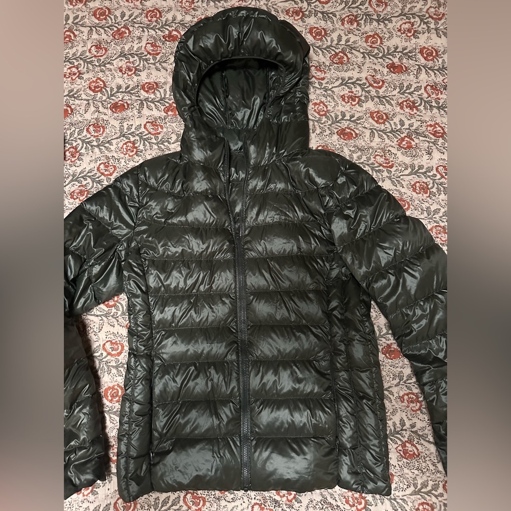 Uniqlo puffer jacket with pack-it bag.